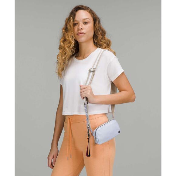 RARE Lululemon Athletica Everywhere Crossbody Bag Pastel Blue Raw Linen - Picture 1 of 6